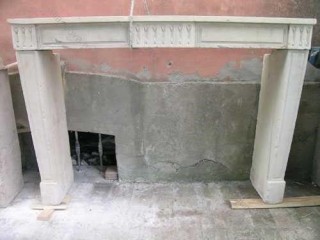 Камин антикварный каменный (каминный портал) Villa Nuova B018237