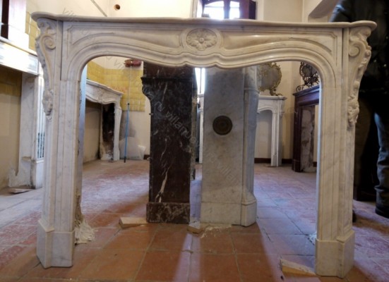 Камин антикварный мраморный (каминный портал) Villa Nuova B035173