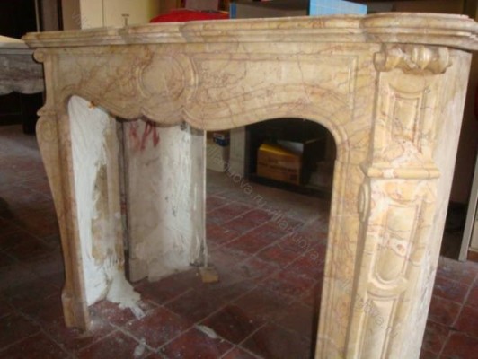 Камин антикварный мраморный (каминный портал) Villa Nuova B036207